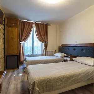 https://hotel-clermont-montmartre.fr-paris.fr
